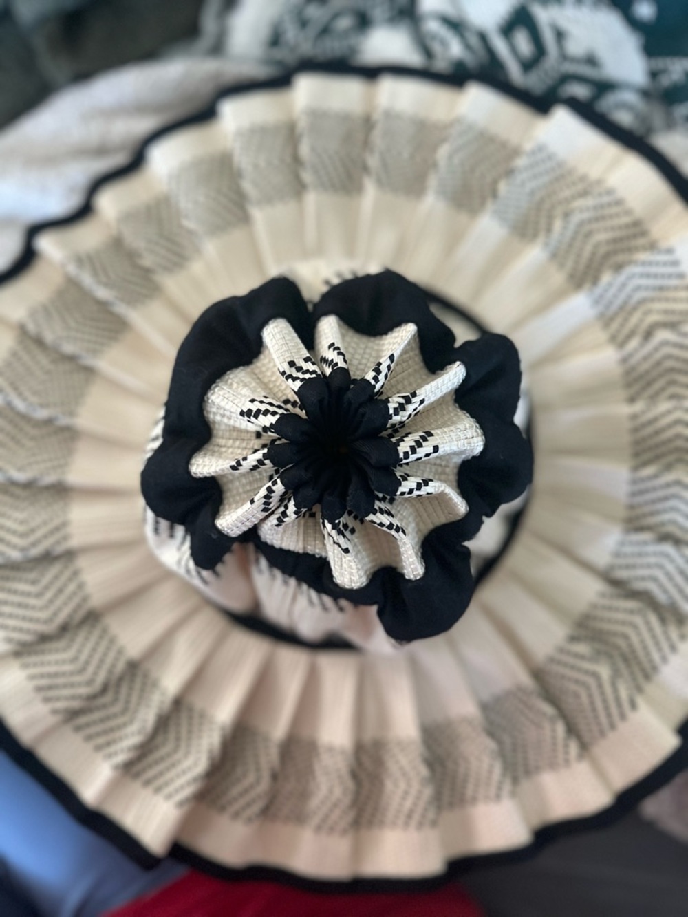 Lorna Inspired-Black & Cream Pleated Sun Hat- Small - Picture 3 of 5